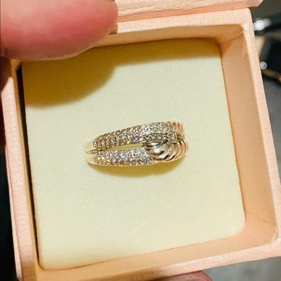 Beautiful Twisted Silver and Diamond Ring - Picture 4 of 8